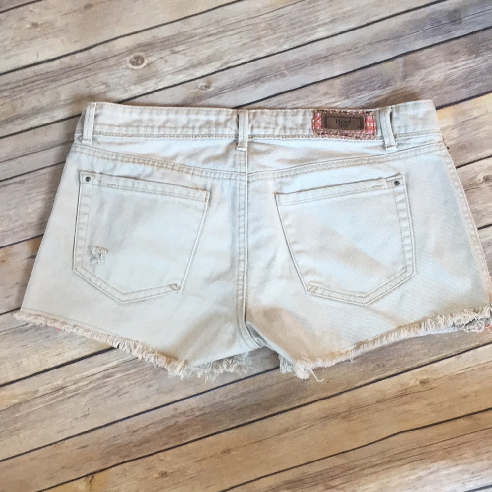 Hart Shorts - Picture 3 of 4